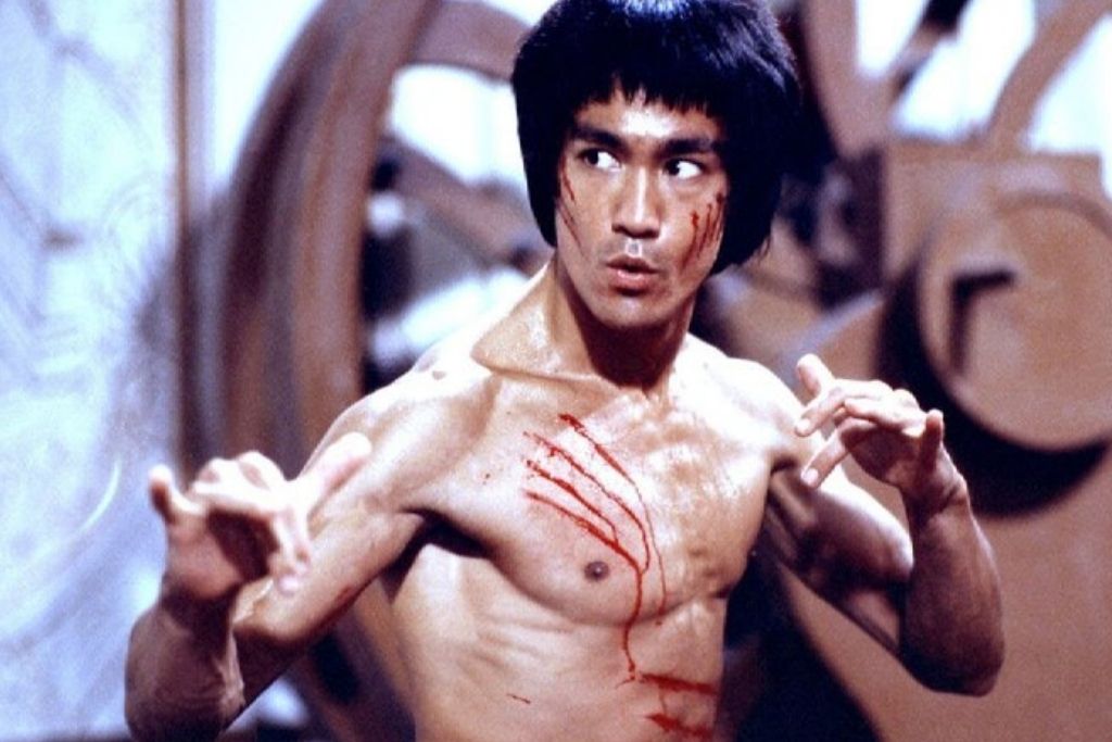 Bruce Lee: ब्रूस ली ने शरीर से निकलवा दी थी पसीना बनाने वाली ग्रंथि, रहस्य बना हूुआ है मौत का कारण