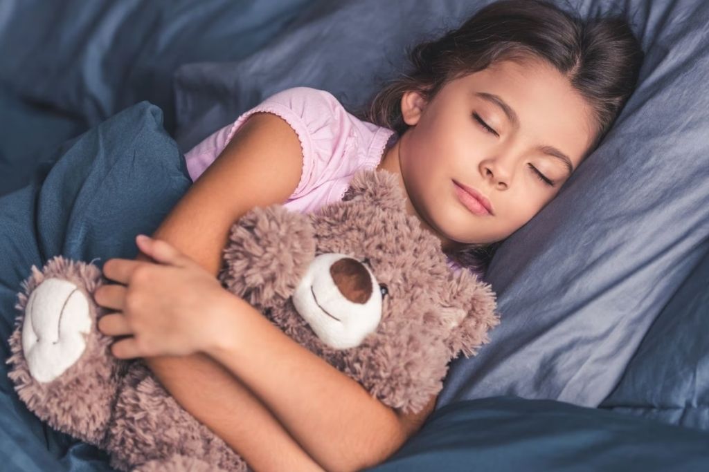 Sleep for Kids: नींद पूरी न होने से रुक सकता है बच्चे का मानसिक विकास, इन टिप्स से आएगी अच्छी नींद