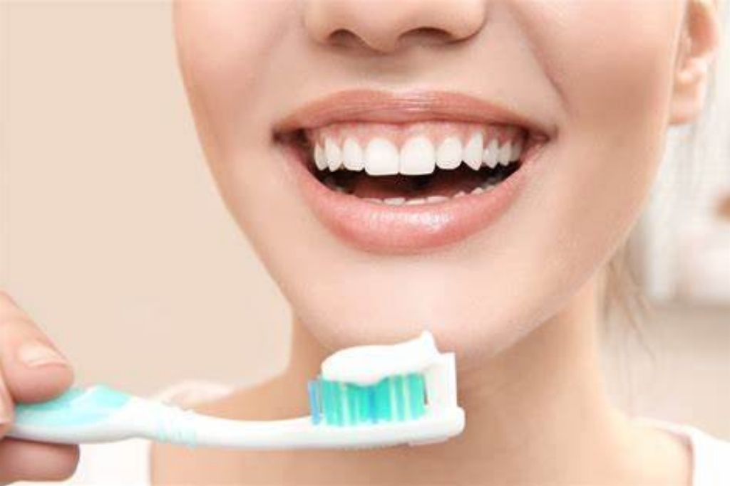 Tooth Brushing: खाने के बाद ब्रश करना हो सकता है हानिकारक, जानिए कब और कैसे करें दांत साफ